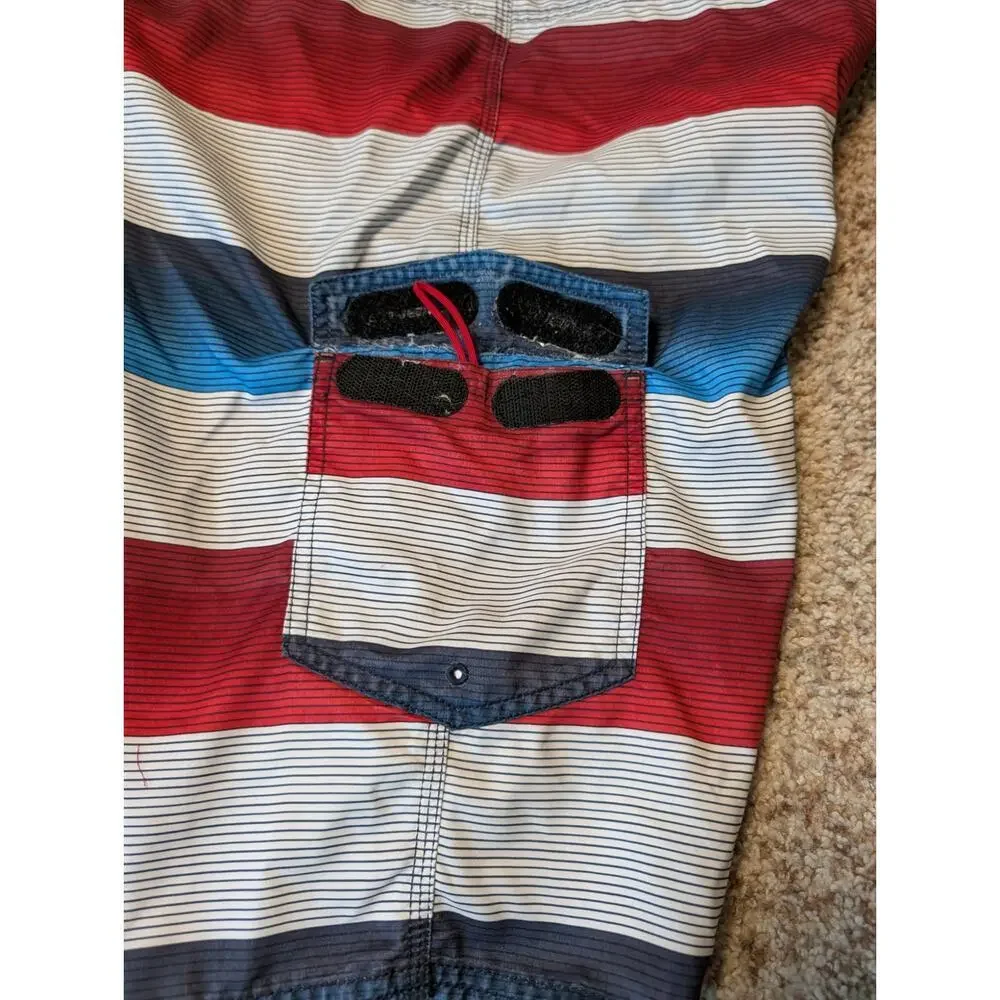 O'NEILL Mens Santa Cruz red, white & blue striped board shorts; Swim trunks; 32
